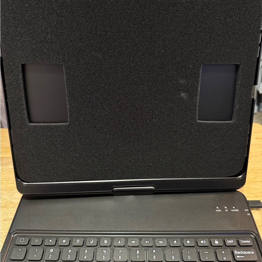 MMK Magic 360°Rotatable&Swivel Keyboard with Trackpad - Picture 3 of 10